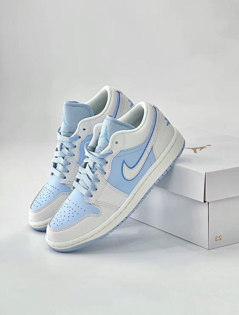 Store Jordan 1 Low Reverse Ice Blue, Size Women's 8.5