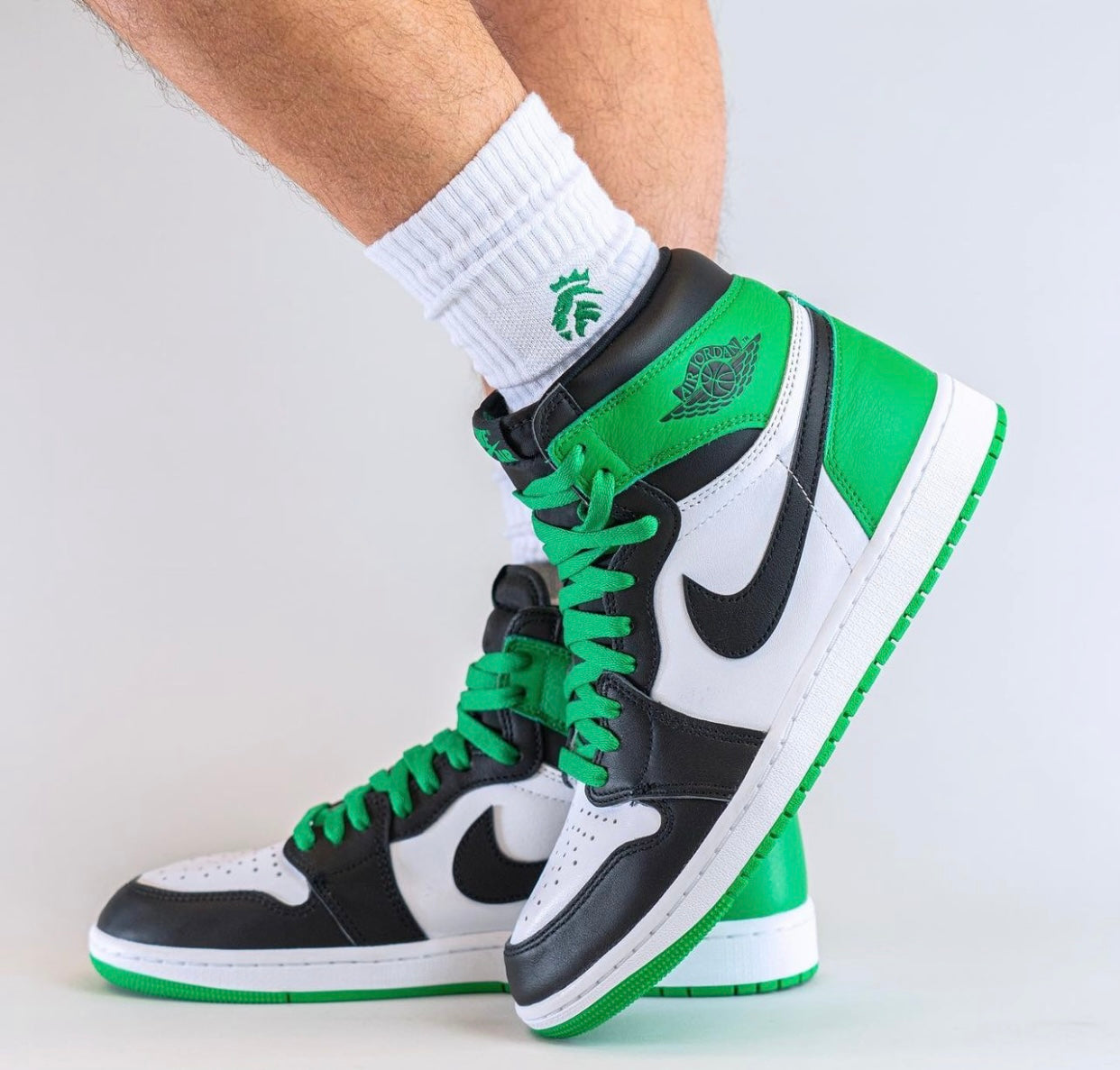 Air Jordan 1 Retro High OG Lucky Green